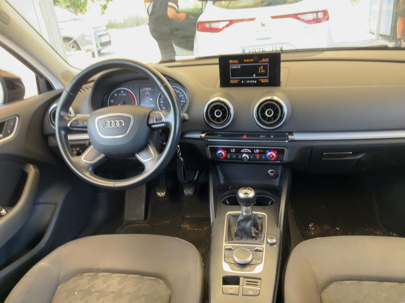 Audi A3 Sportback 1.6 TDI Attraction — zdjęcie 12