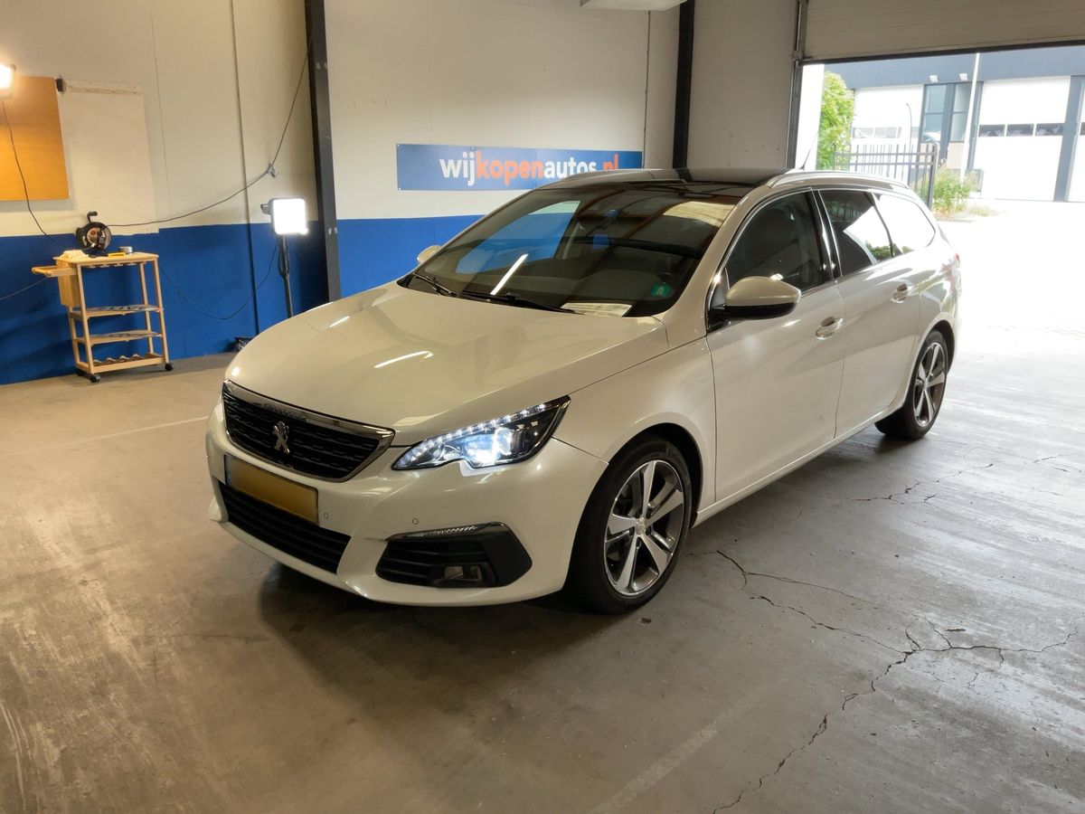 Peugeot 308 2018 — photo 1