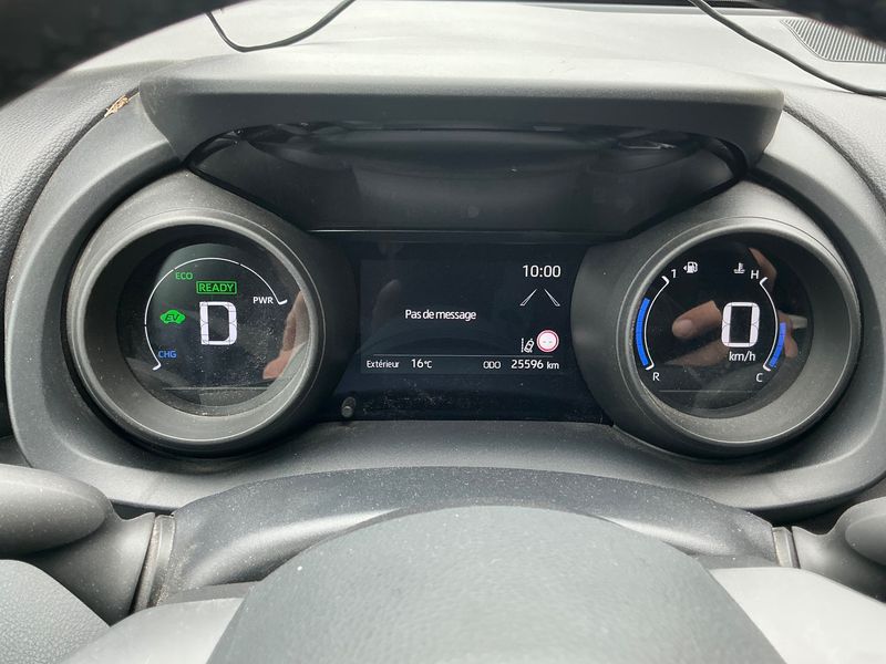 Toyota Yaris 1.5 Hybrid Design — zdjęcie 13