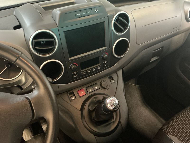 Peugeot Partner 1.2 PureTech Allure 2018 – снимка 23