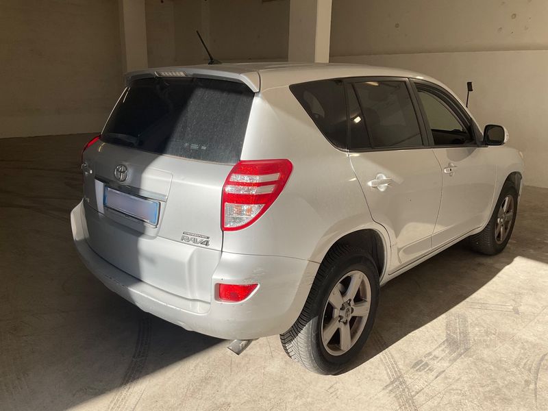 Toyota RAV 4 2.2 D-4D Lounge — zdjęcie 6