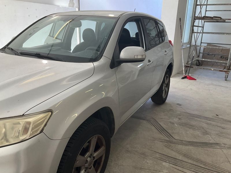 Toyota RAV 4 2.2 D-4D Lounge — zdjęcie 2