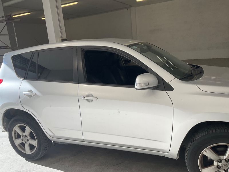 Toyota RAV 4 2.2 D-4D Lounge — zdjęcie 7