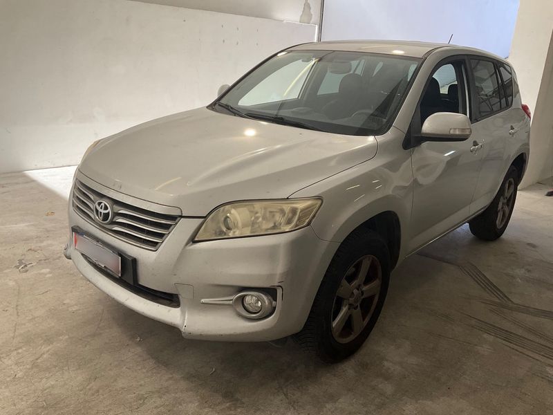 Toyota RAV 4 2.2 D-4D Lounge — zdjęcie 1