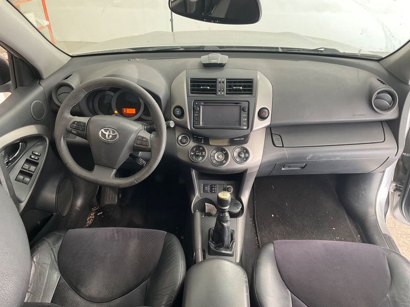 Toyota RAV 4 2.2 D-4D Lounge — zdjęcie 12