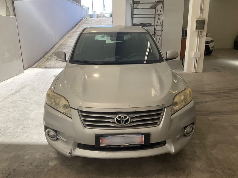 Toyota RAV 4 2.2 D-4D Lounge — zdjęcie 9
