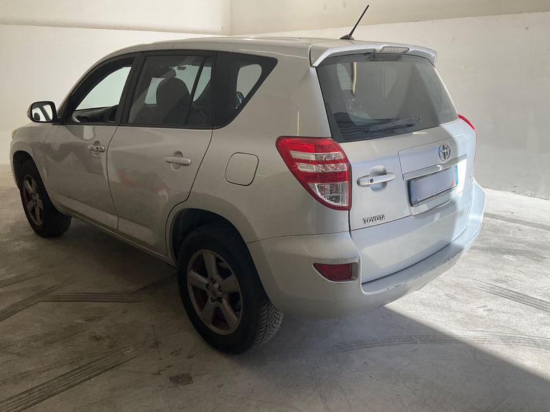 Toyota RAV 4 2.2 D-4D Lounge — zdjęcie 3