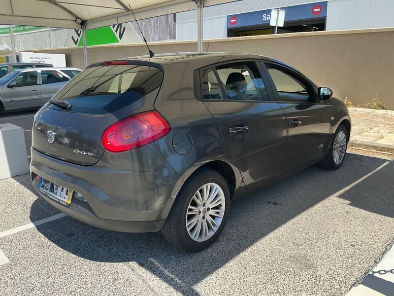 Fiat Bravo 1.6 JTDM Multijet Dynamic Pur-O2 — zdjęcie 2