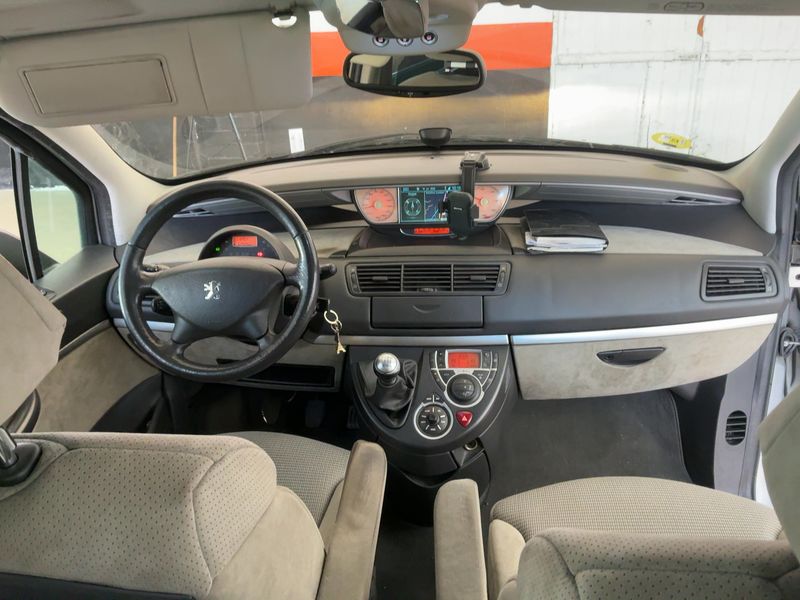 Peugeot 807 2.0 HDi ST Pack — zdjęcie 12