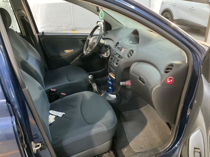 Toyota Yaris 1.0 VVT-i — zdjęcie 3
