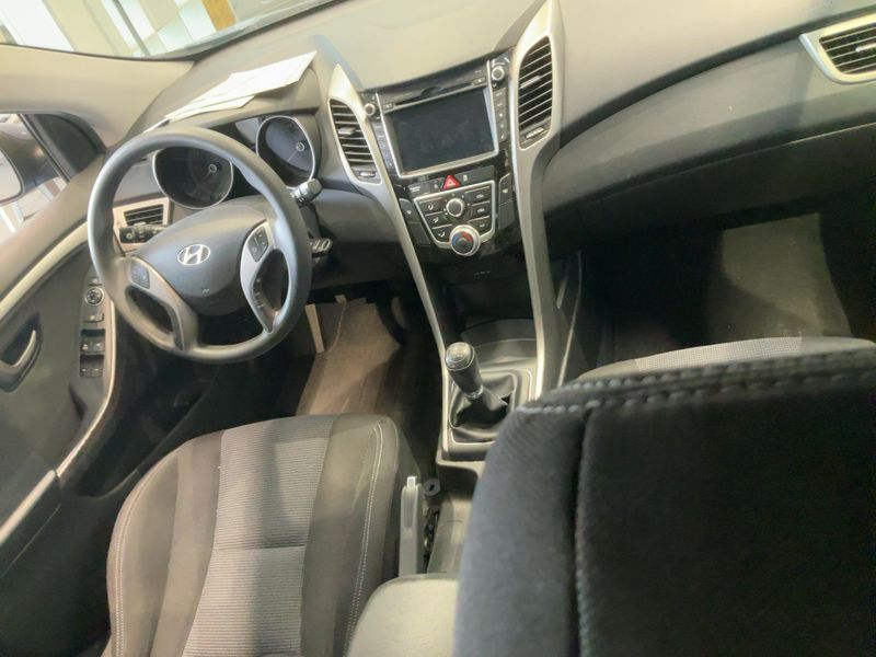 Hyundai i30 1.4 CRDi Classic — zdjęcie 12