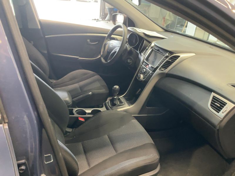 Hyundai i30 1.4 CRDi Classic — zdjęcie 11