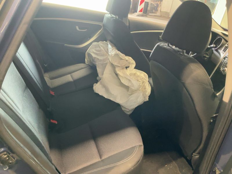 Hyundai i30 1.4 CRDi Classic — zdjęcie 14