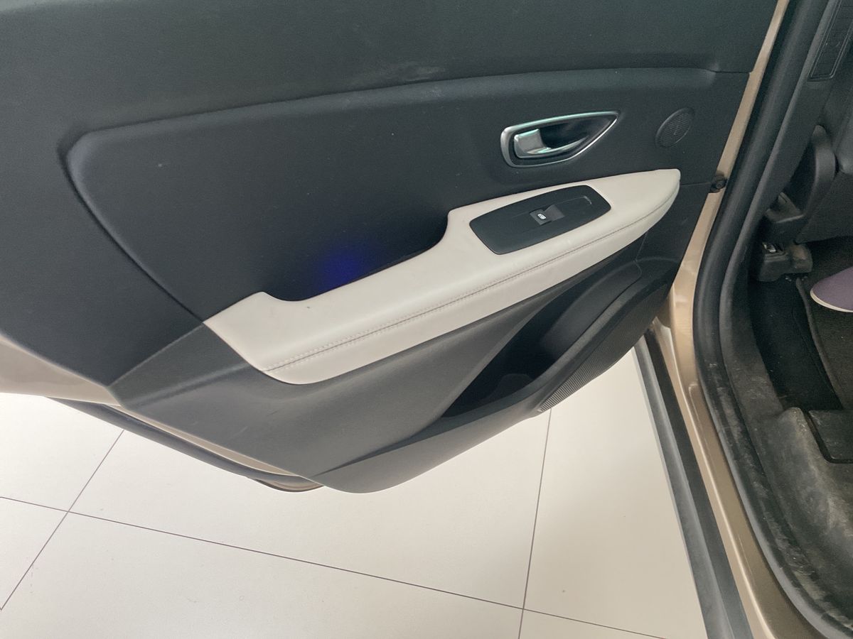 Renault Grand 2019 — photo 34
