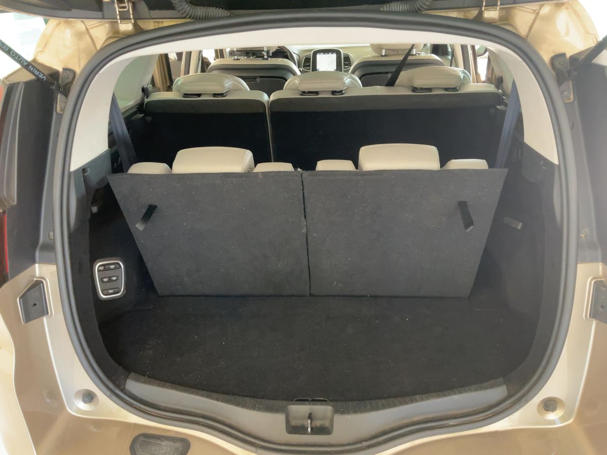 Renault Grand 2019 — photo 16