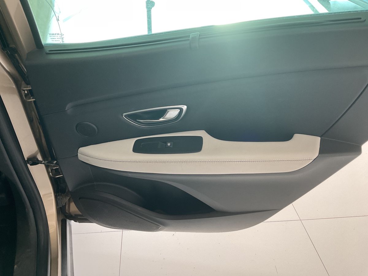 Renault Grand 2019 — photo 35