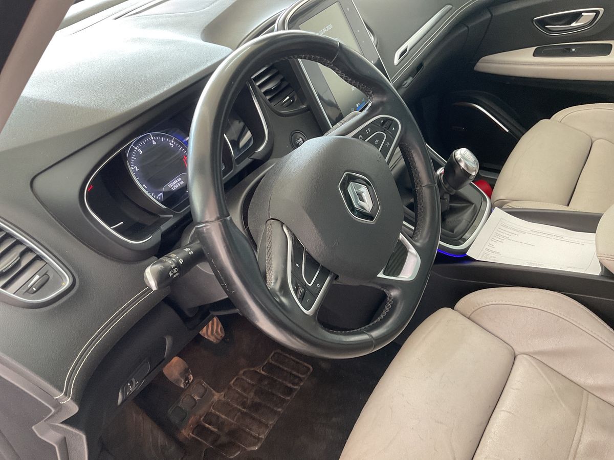 Renault Grand 2019 — photo 31