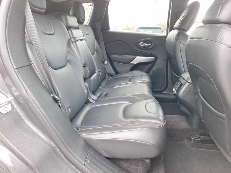 Jeep Cherokee 2.2 M-Jet Longitude 4WD — zdjęcie 14