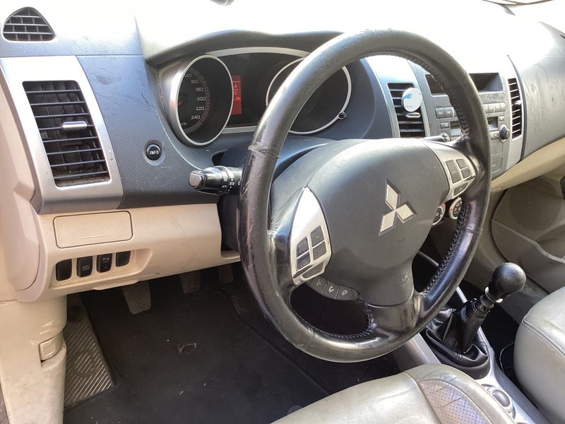 Mitsubishi Outlander 2.0 DI-D Challenge 4WD 2009 – снимка 37