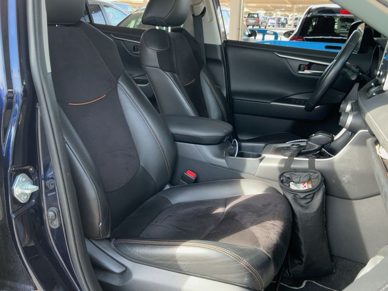 Toyota RAV 4 2.5 Hybrid 4x4 Luxury — zdjęcie 11