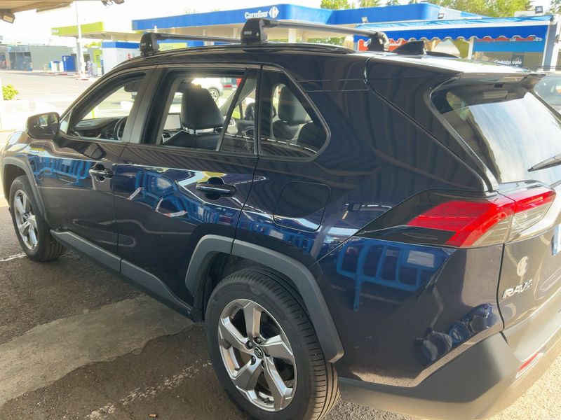 Toyota RAV 4 2.5 Hybrid 4x4 Luxury — zdjęcie 3