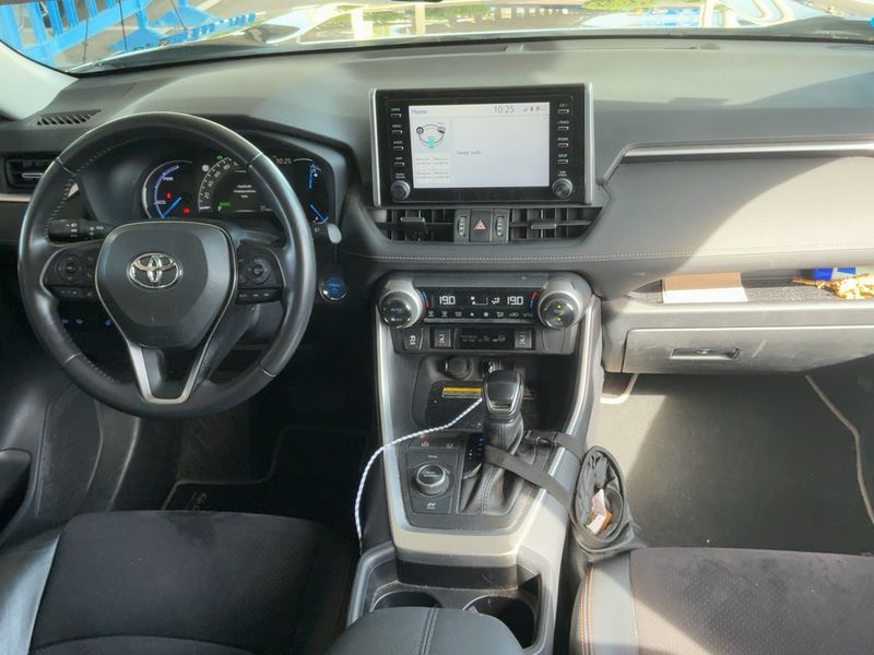 Toyota RAV 4 2.5 Hybrid 4x4 Luxury — zdjęcie 12