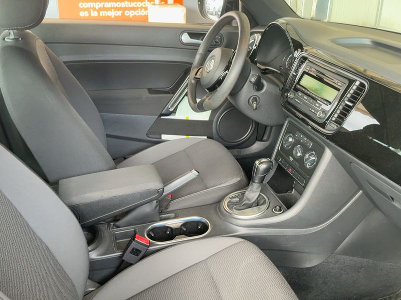 Volkswagen Beetle 2.0 TDI BlueMotion Tech — zdjęcie 11