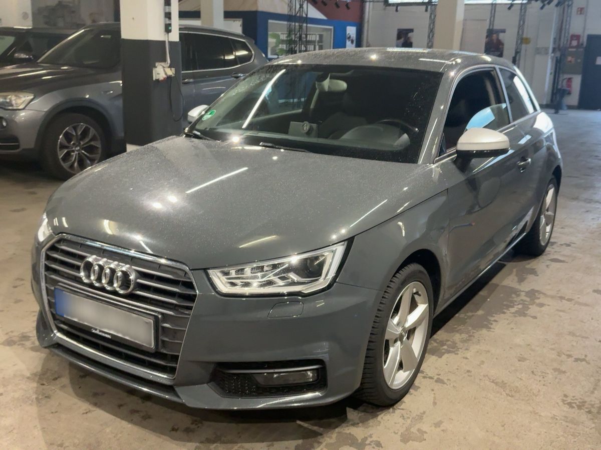 Audi A1 2015 — photo 1