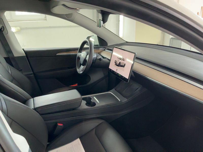 Tesla Model Y Performance Dual AWD AWD — zdjęcie 11