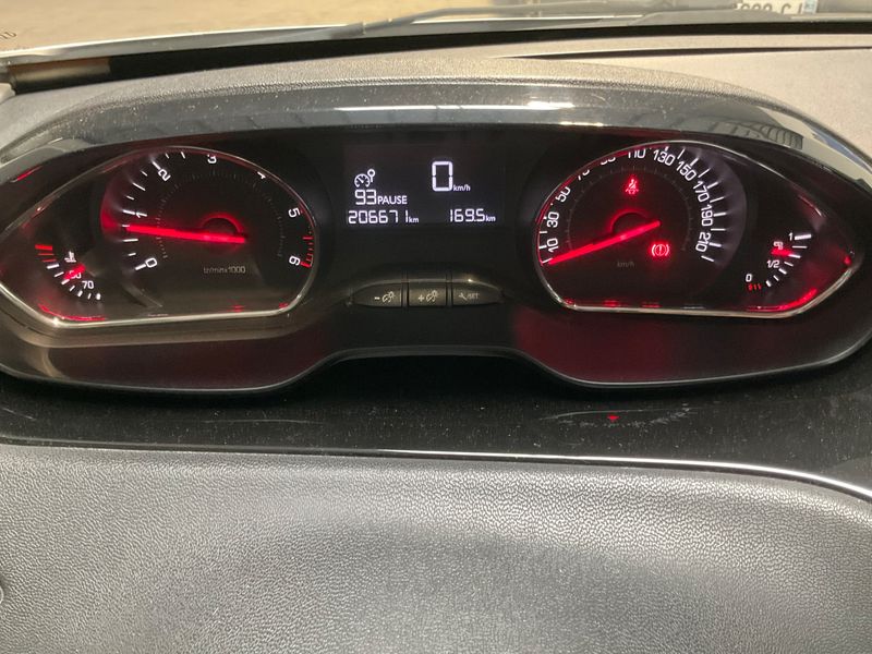 Peugeot 208 1.4 HDi Active — zdjęcie 4