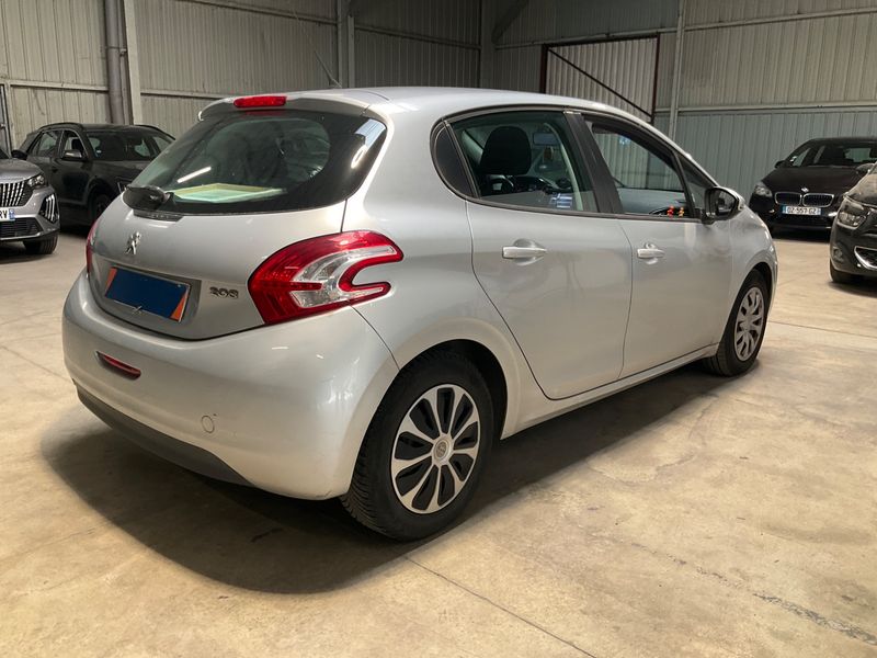 Peugeot 208 1.4 HDi Active — zdjęcie 2