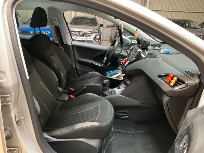 Peugeot 208 1.4 HDi Active — zdjęcie 3