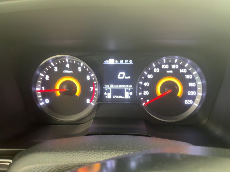 Ssangyong Tivoli 1.2 GDI Crystal 4x2 — zdjęcie 13