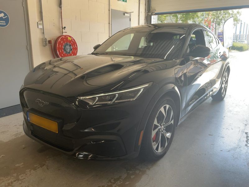 Ford Mustang Mach-E electric drive 258 kW AWD