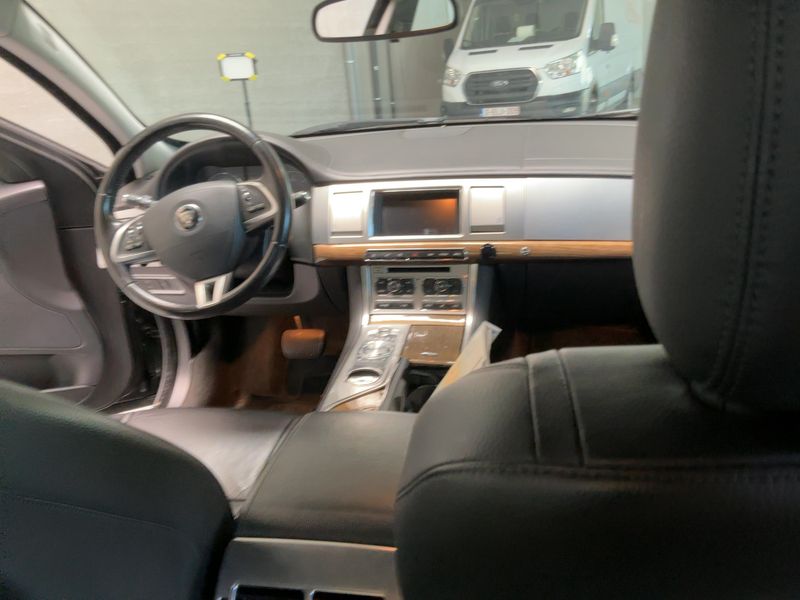 Jaguar XF 2.2 D Eco 2015 – снимка 17
