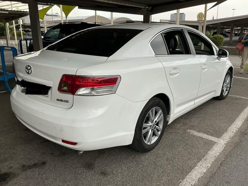 Toyota Avensis 2.0 D-4D Active — zdjęcie 2