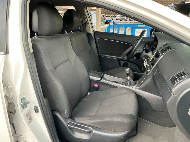 Toyota Avensis 2.0 D-4D Active — zdjęcie 3