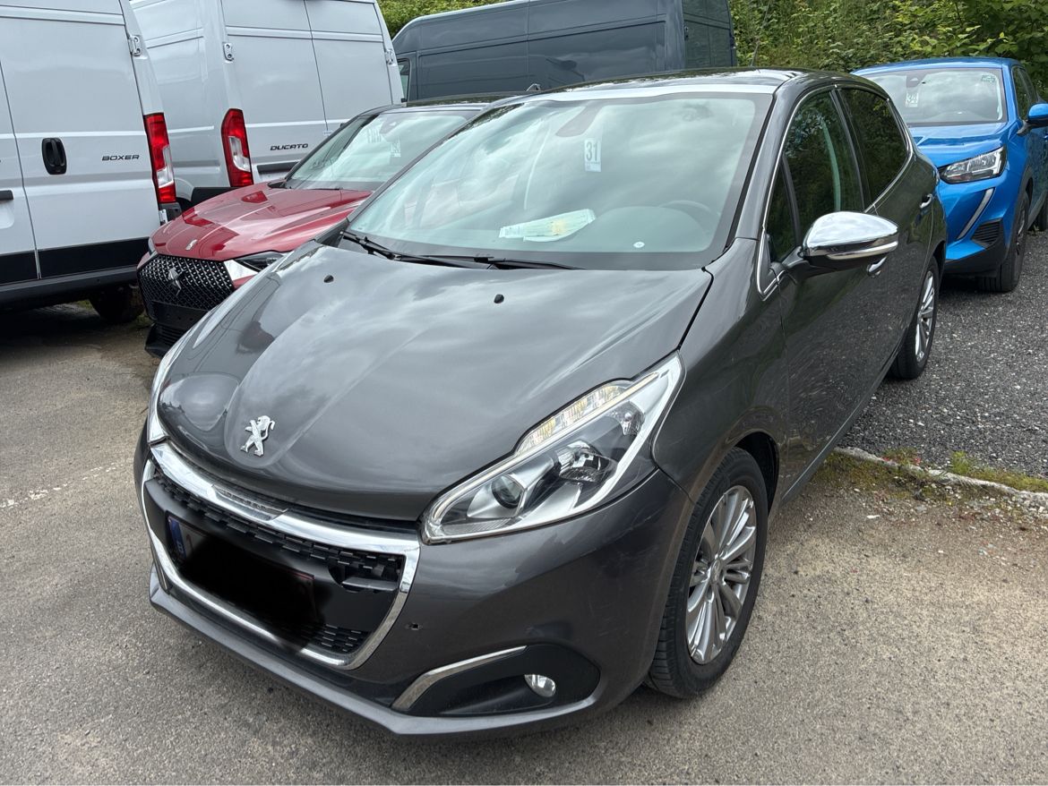 Peugeot 208 2018 — photo 1