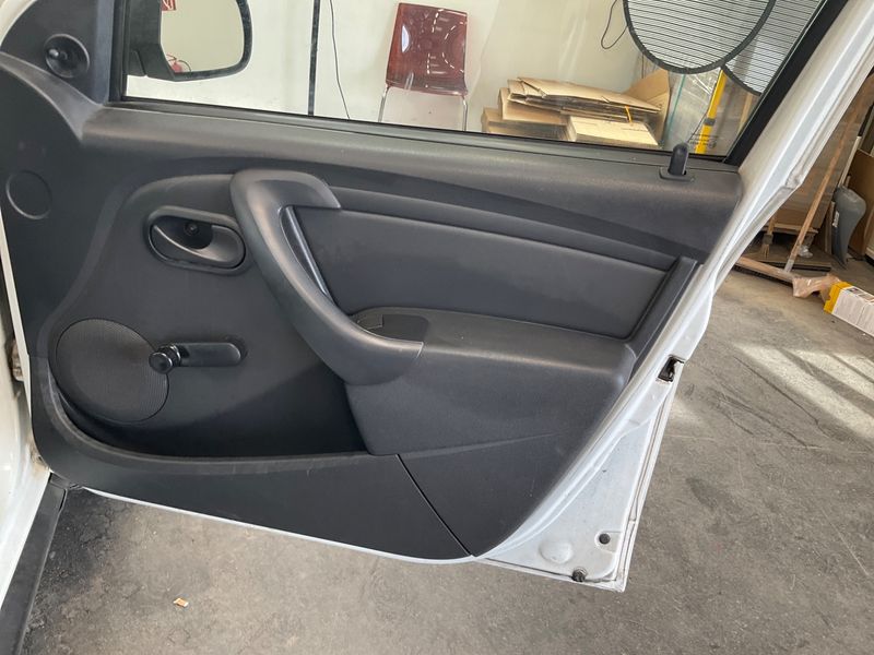 Dacia Duster 1.6 E85 4x2 2012 – снимка 32