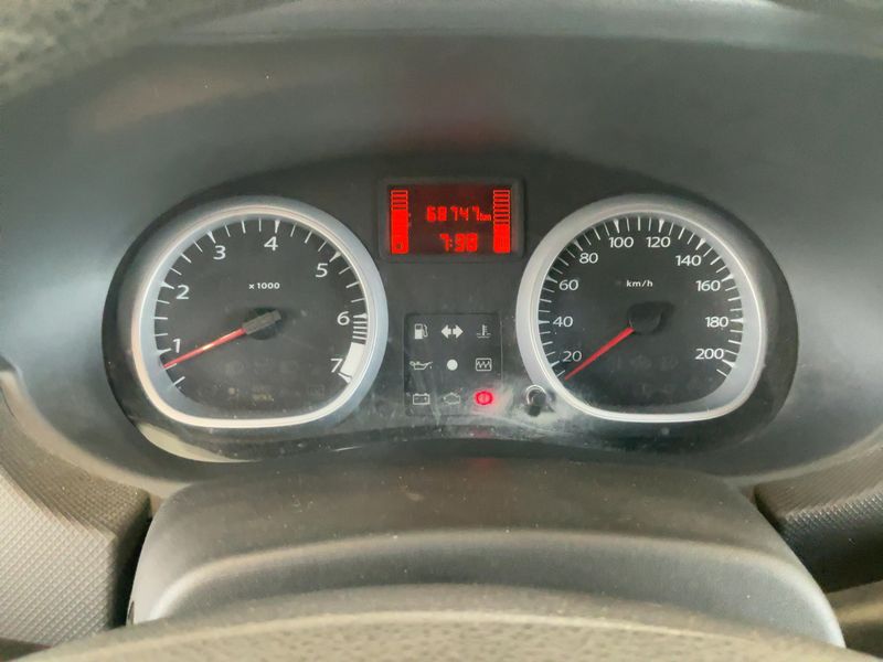 Dacia Duster 1.6 E85 4x2 2012 – снимка 18
