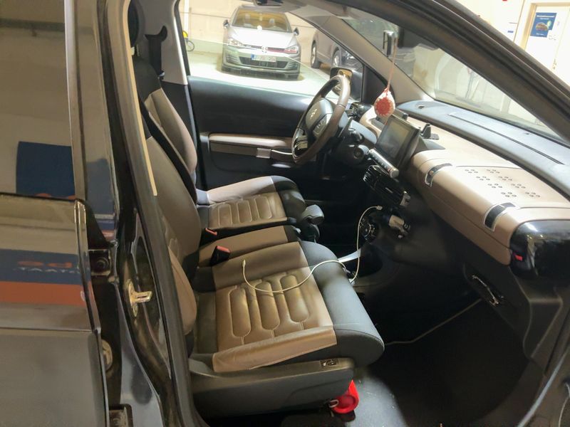 Citroen C4 Cactus 1.6 Blue-HDi Shine — zdjęcie 11
