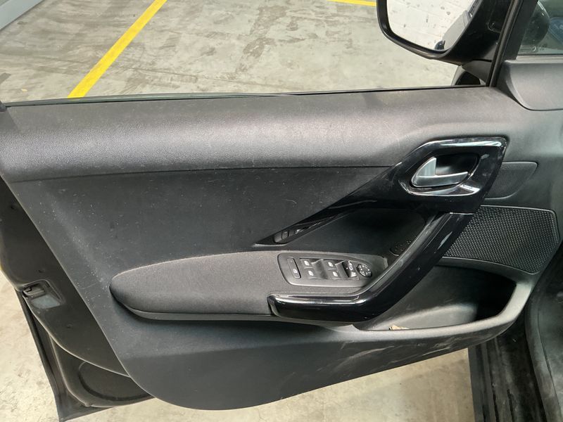 Peugeot 208 1.2 PureTech Signature 2018 – снимка 28