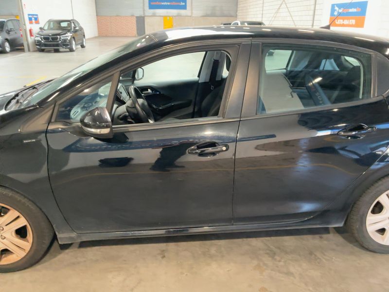 Peugeot 208 1.2 PureTech Signature 2018 – снимка 4