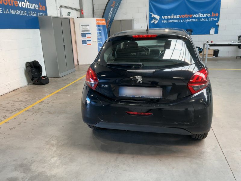 Peugeot 208 1.2 PureTech Signature 2018 – снимка 7