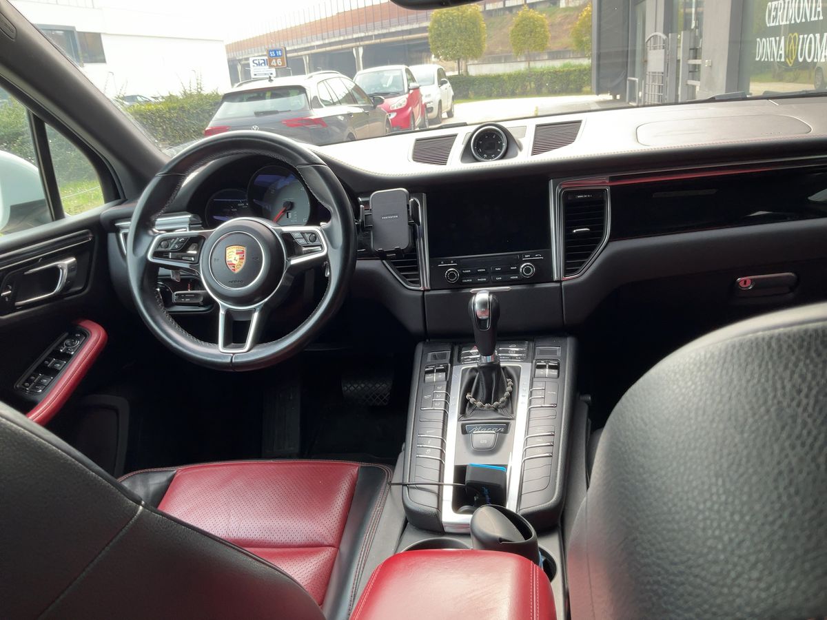 Porsche Macan 2016 — photo 18