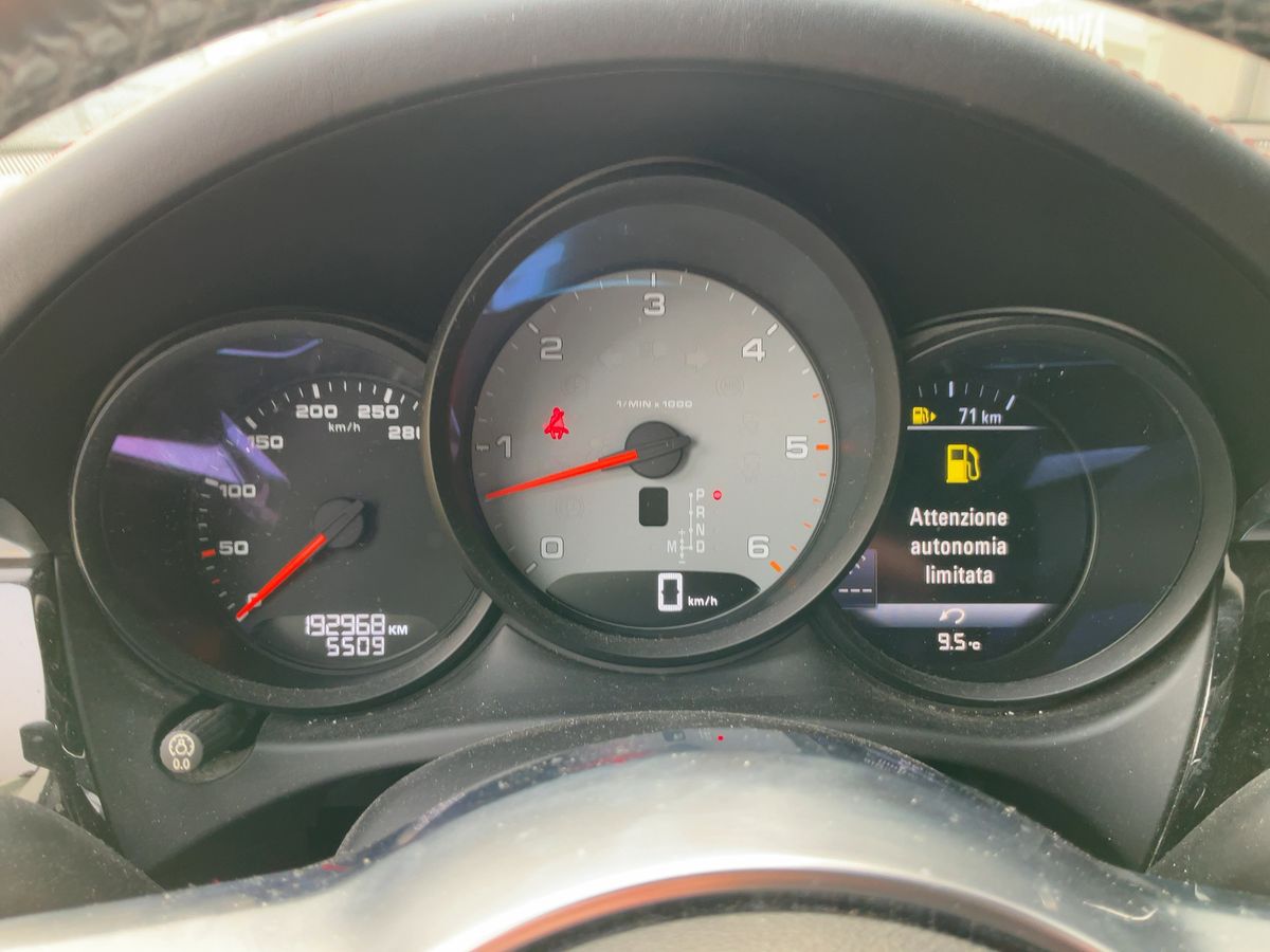 Porsche Macan 2016 — photo 19