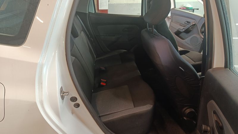 Dacia Duster 1.5 Blue dCi Essential 4x4 — zdjęcie 14