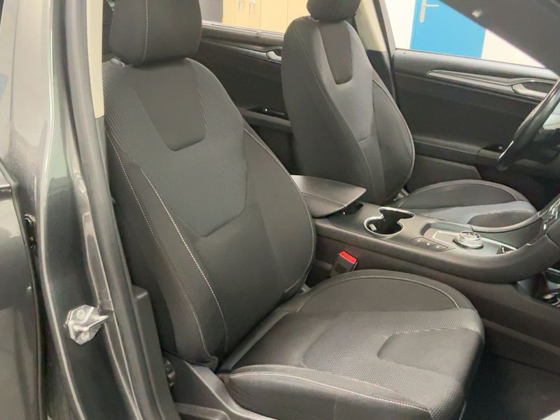 Ford Mondeo 2.0 TDCi EcoBlue Titanium — zdjęcie 11