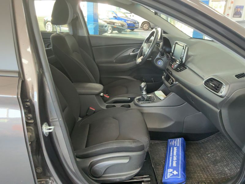 Hyundai i30 1.6 CRDi YES! — zdjęcie 11