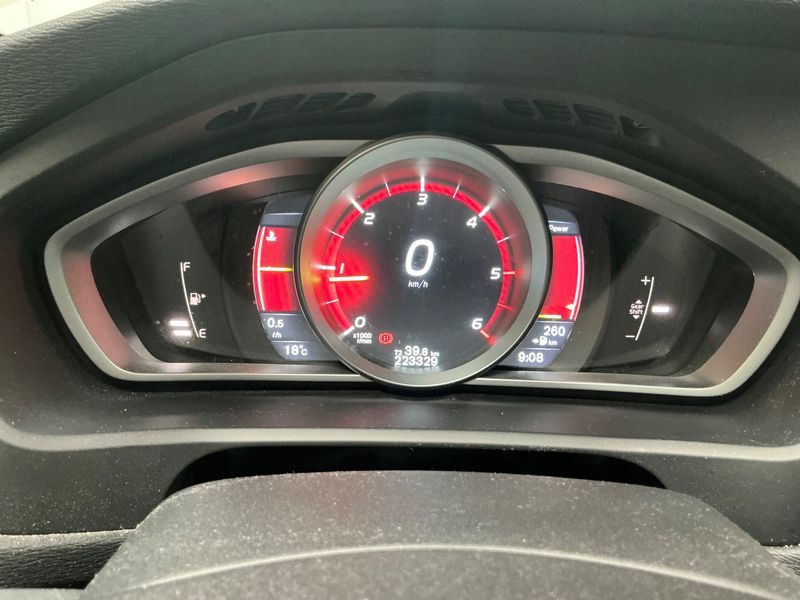Volvo V40 2.0 D2 R-Design Kinetic — zdjęcie 13